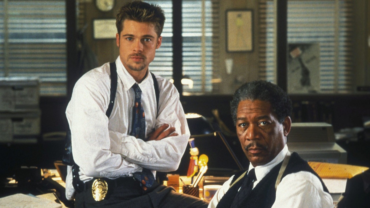 Thám tử Mills bên trái (Brad Pitt) & Thám tử Somerset (Morgan Freeman): 2 nhân vật chính trong phim Se7en
